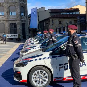 AT Capital aumenta la flota de vehículos policiales del Ayuntamiento de León con la entrega de 13 nuevos BMW híbridos