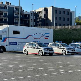 Tres nuevos BMW híbridos enchufables entregados a la Policía Local de Irún