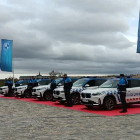 Autosa Refuerza la Seguridad y laSostenibilidad con la Entrega de CincoNuevos BMW X1 Híbridos a la Policía Local de Ávila